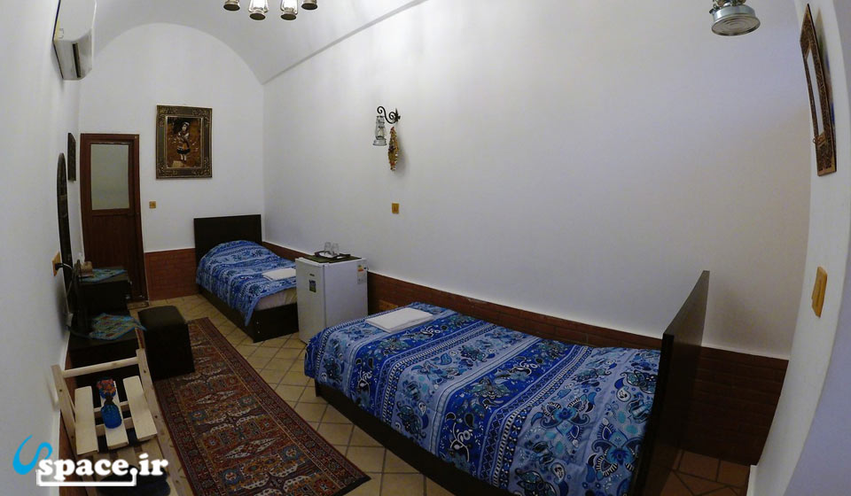 نمای اتاق دو تخته تویین اقامتگاه سنتی ویونا - کاشان