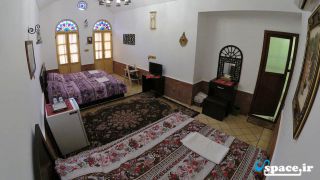 نمای اتاق چهار تخته اقامتگاه سنتی ویونا - کاشان